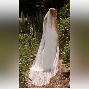 Madi Lane Pearl Veil